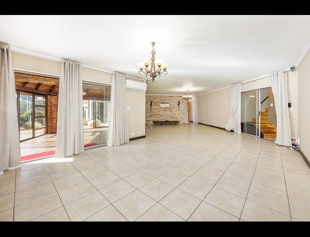 7 BEDROOM FREEHOLD FOR SALE IN EVERSDAL HEIGHTS